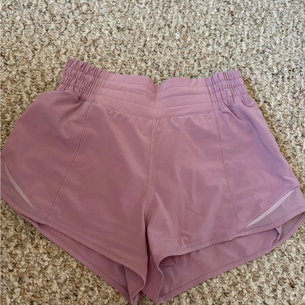 lululemon hotty hot high rise 2.5” shorts in rose blush
